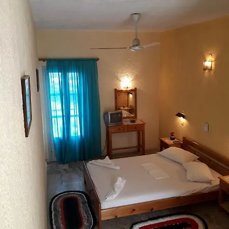 Kamari Hotel 2*