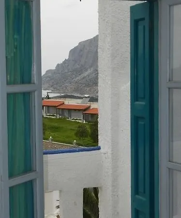 Kamari Hotel 2*